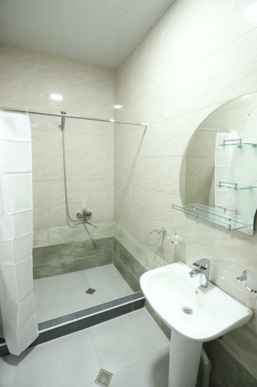 קוטאיסי Hotel Hollywood מראה חיצוני תמונה