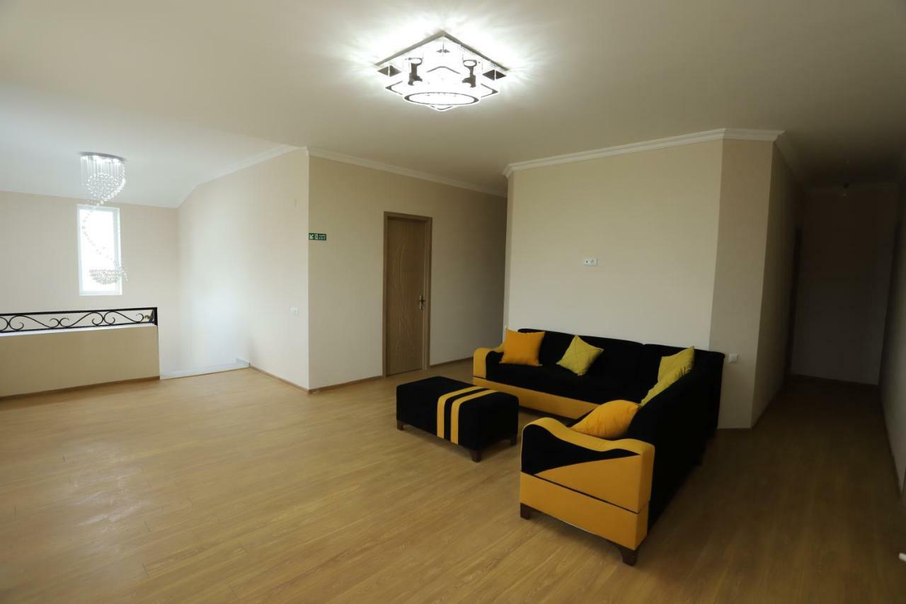 קוטאיסי Hotel Hollywood מראה חיצוני תמונה