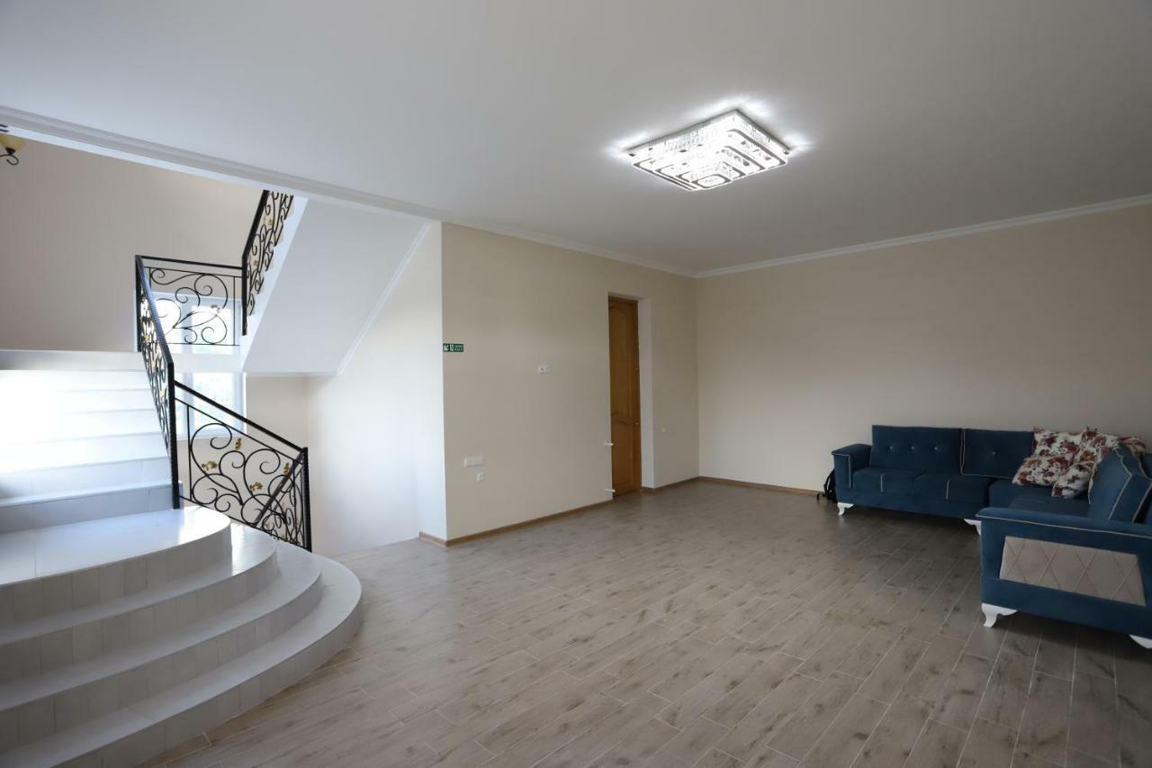 קוטאיסי Hotel Hollywood מראה חיצוני תמונה